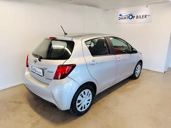 Toyota Yaris 2017 photo 3