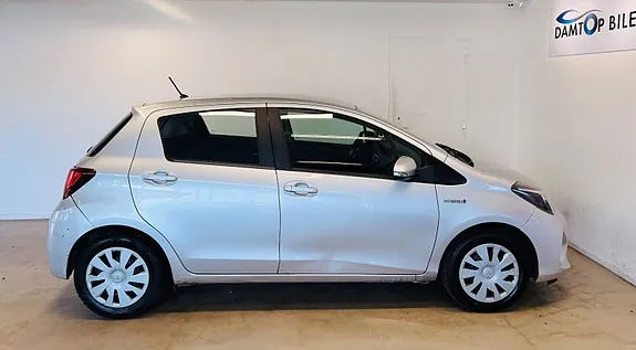 Toyota Yaris 2017 photo 5