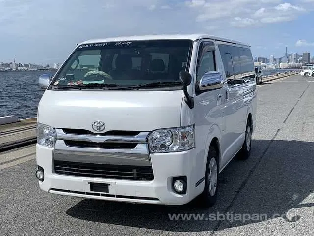 Toyota Regiusace 2016 photo 2