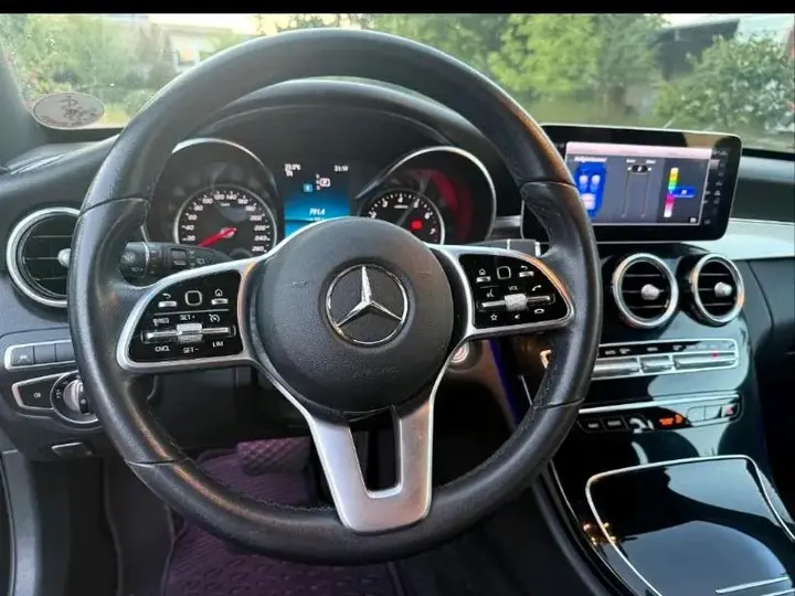 Mercedes-Benz C200