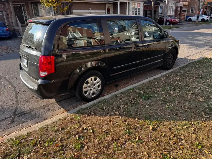 Dodge Grand Caravan 2016 photo 3