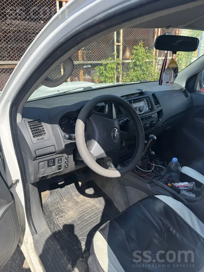 Toyota Hilux 2013 photo 5