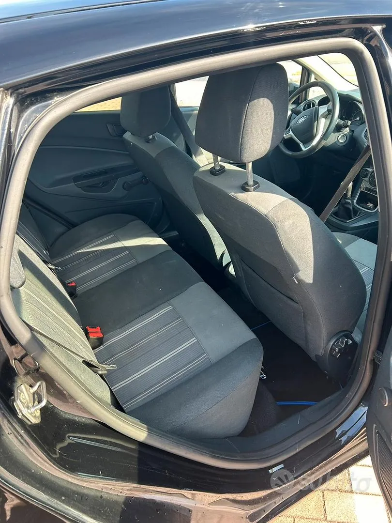 Ford Fiesta 2010 photo 3