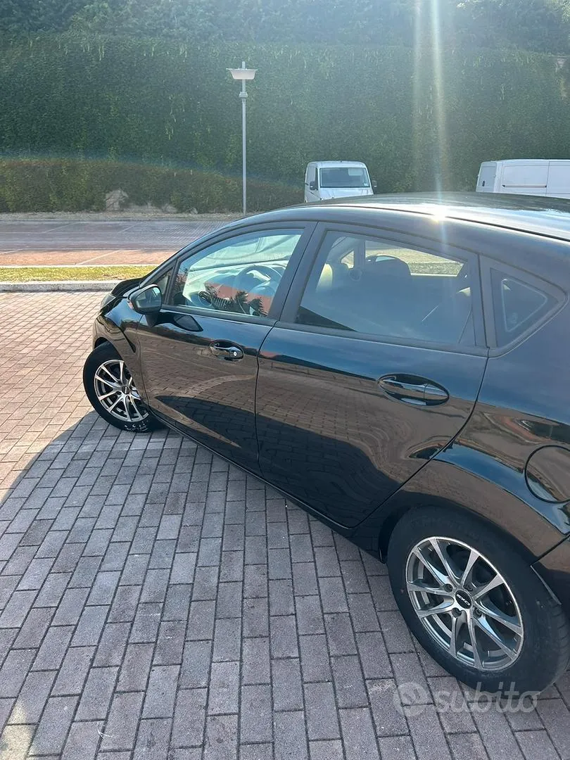 Ford Fiesta 2010 photo 5