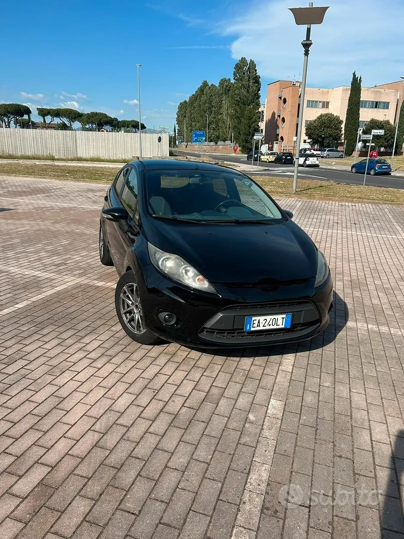Ford Fiesta 2010 photo 2
