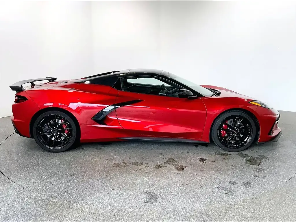 Chevrolet Corvette Stingray 2025 photo 4