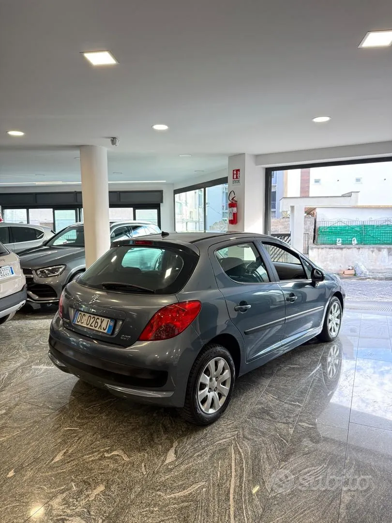 Peugeot 207 2006 photo 4