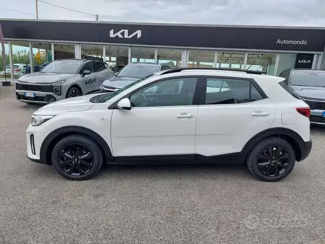 Kia Stonic 2022 photo 2