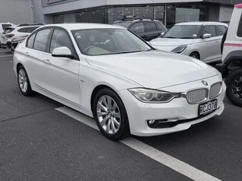 BMW 320I 2012 photo 2