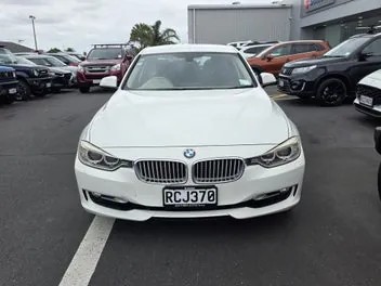BMW 320I 2012 photo 4