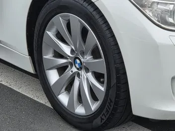 BMW 320I 2012 photo 3