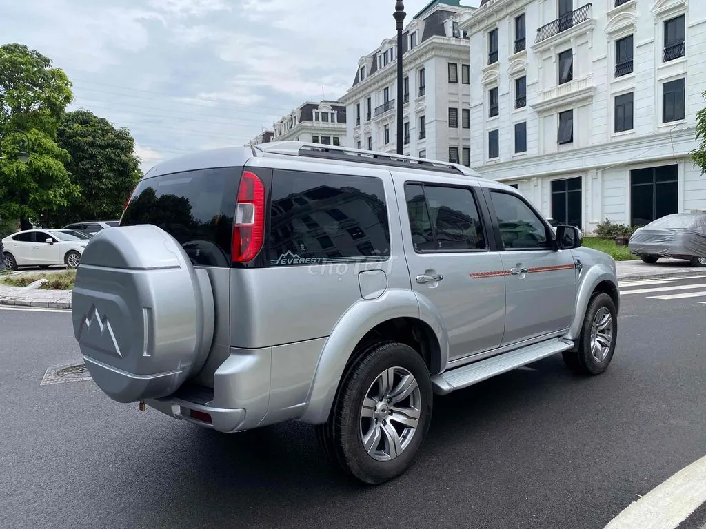Ford Everest 2012 photo 4