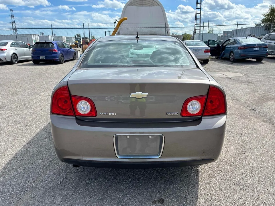 Chevrolet Malibu 2010 photo 3