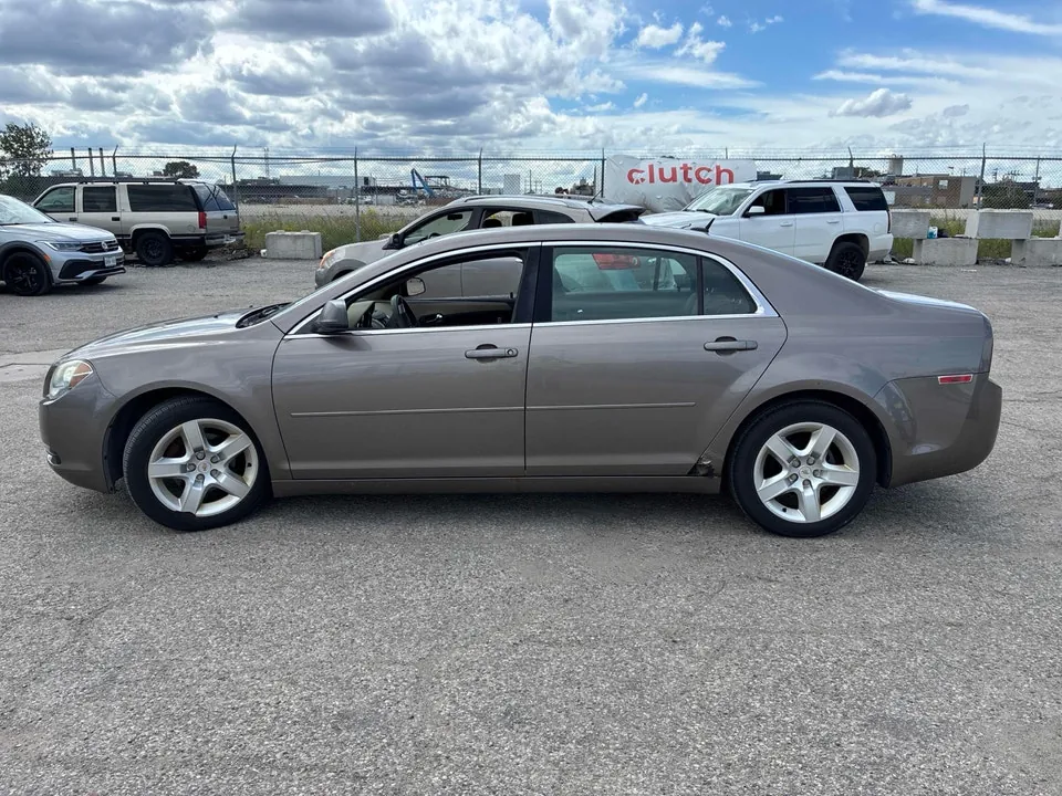 Chevrolet Malibu 2010 photo 2
