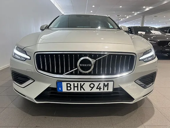 Volvo V60 2022 photo 2
