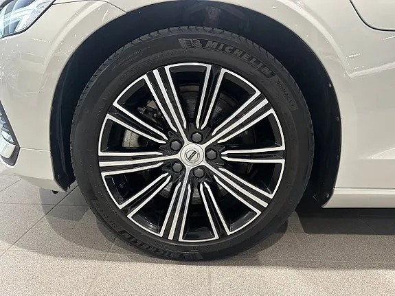 Volvo V60 2022 photo 3