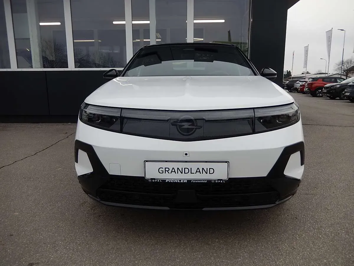 Opel Grandland photo 2