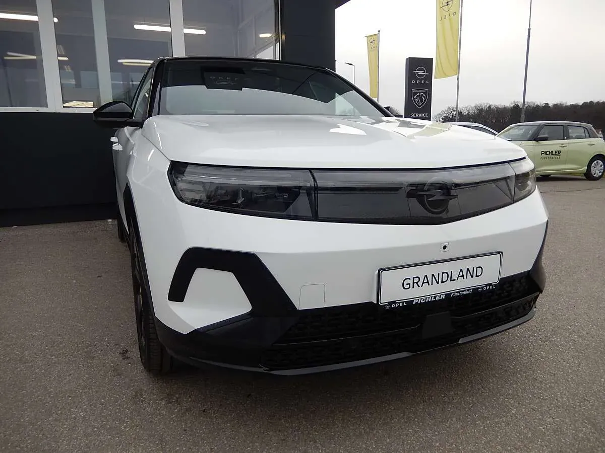 Opel Grandland photo 3
