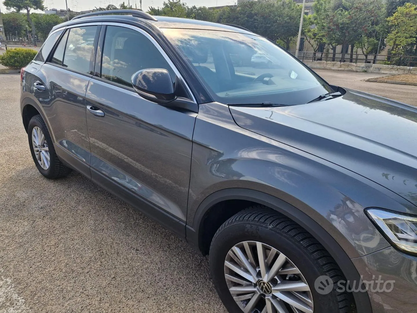 Volkswagen T-Roc 2023 photo 2