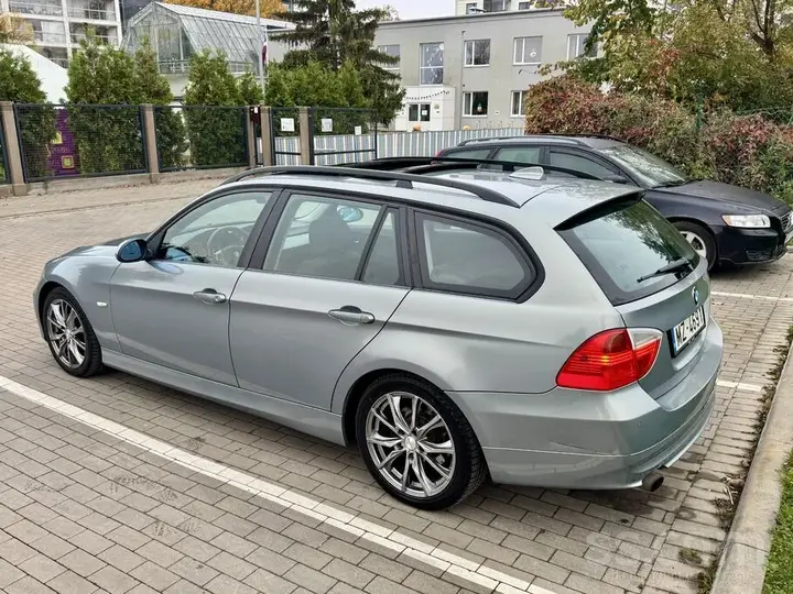 BMW 318 2006 photo 2