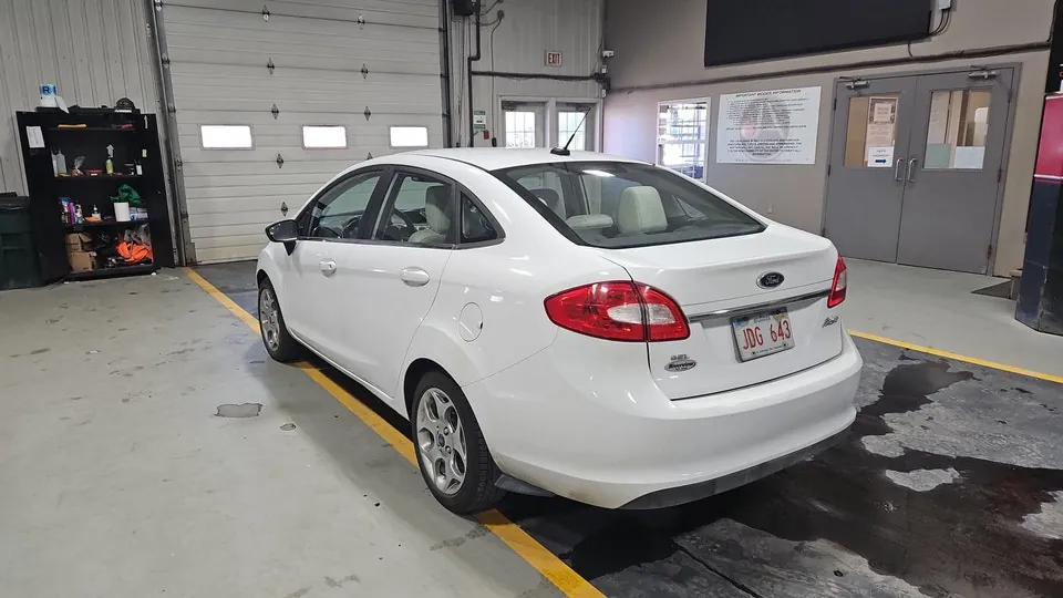 Ford Fiesta 2011 photo 3