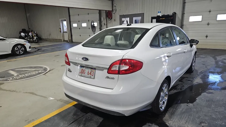 Ford Fiesta 2011 photo 5
