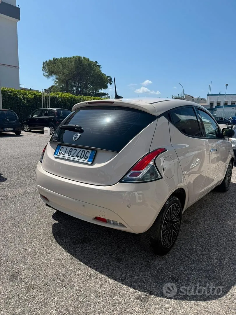 Lancia Ypsilon 2022 photo 2