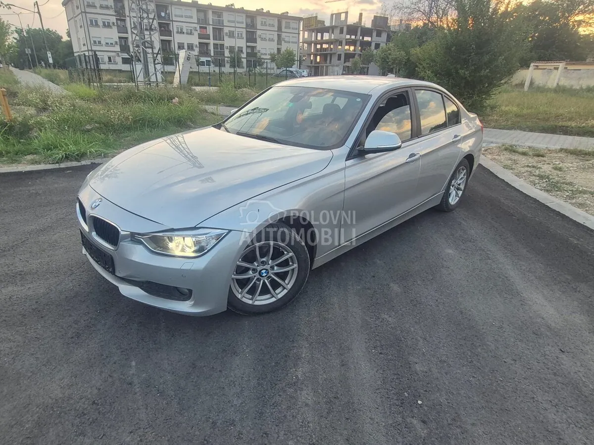 BMW 318 2012 photo 2