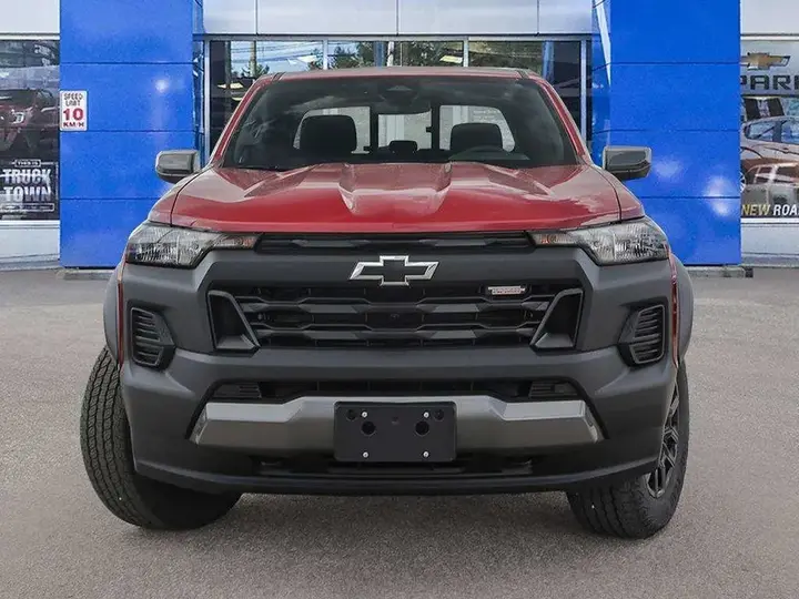 Chevrolet Colorado 2026 photo 2