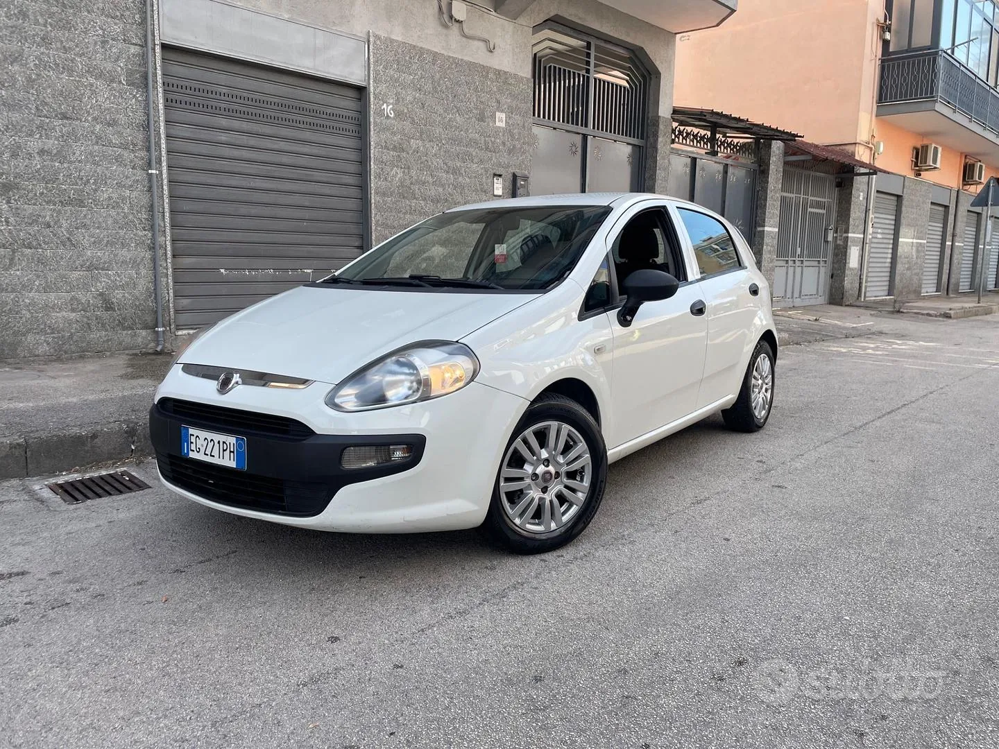 Fiat Punto Evo 2011 photo 2
