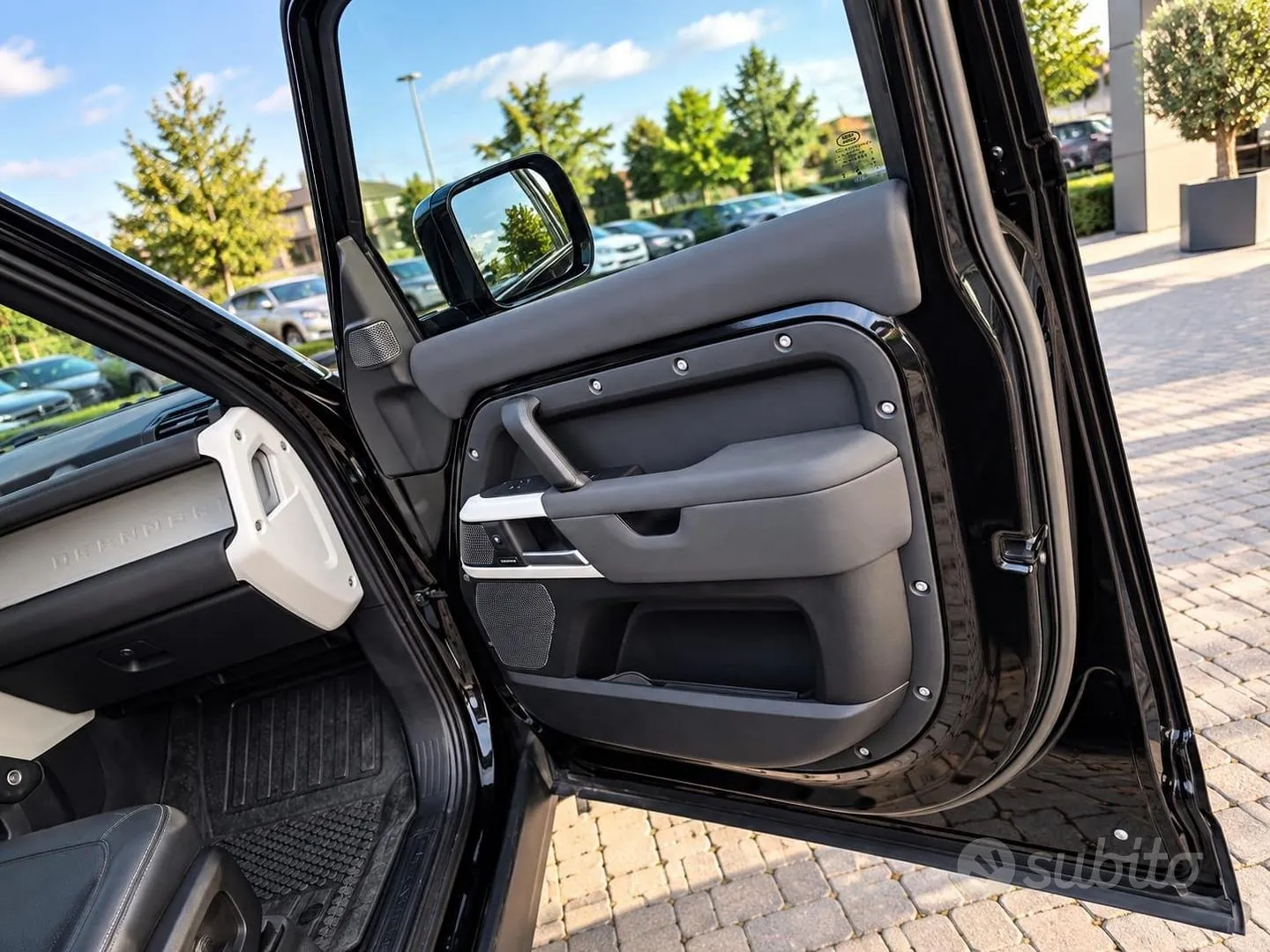 Land Rover Defender 2022 photo 5