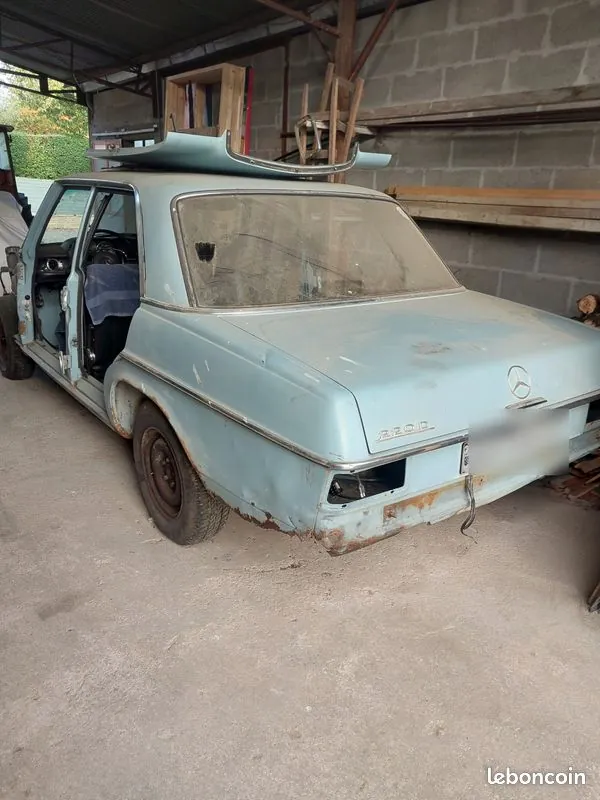 Mercedes-Benz 220 D 1972 photo 2