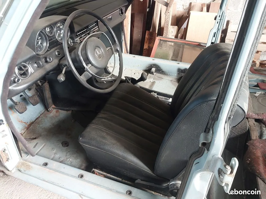 Mercedes-Benz 220 D 1972 photo 3