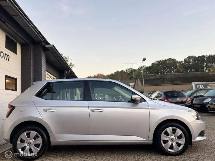 Skoda Fabia 2015 photo 5