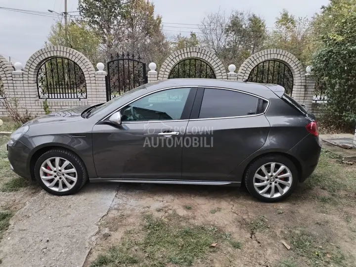 Alfa Romeo Giulietta 2011 photo 5