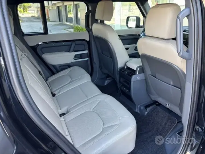 Land Rover Defender 2022 photo 5