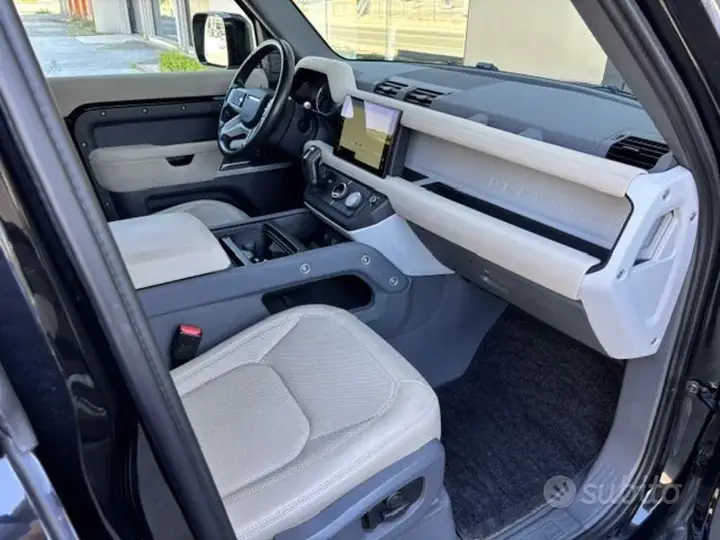Land Rover Defender 2022 photo 3
