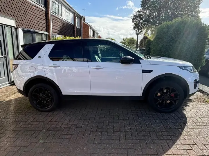 Land Rover Discovery Sport 2019 photo 2