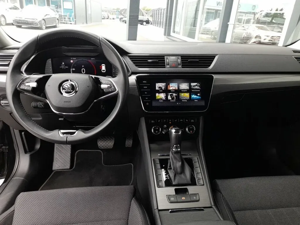 Skoda Superb 2023 photo 3