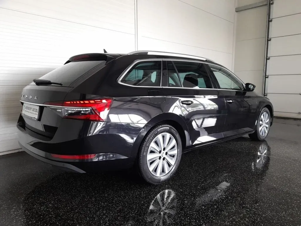 Skoda Superb 2023 photo 2