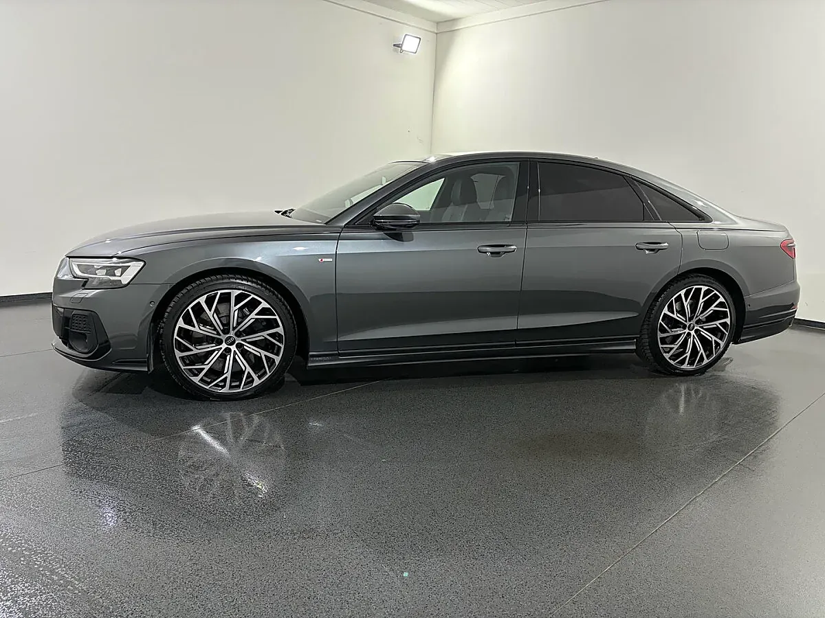 Audi A8 2024 photo 3