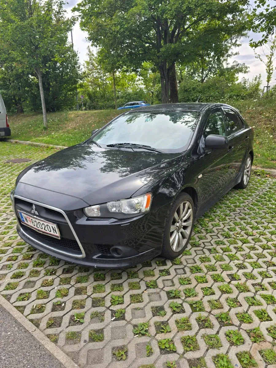 Mitsubishi Lancer 2010 photo 2
