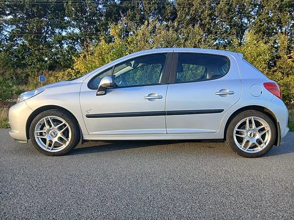 Peugeot 207 2007 photo 5