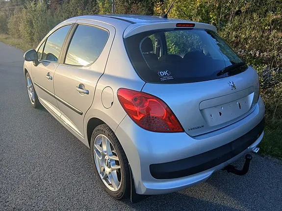 Peugeot 207 2007 photo 3