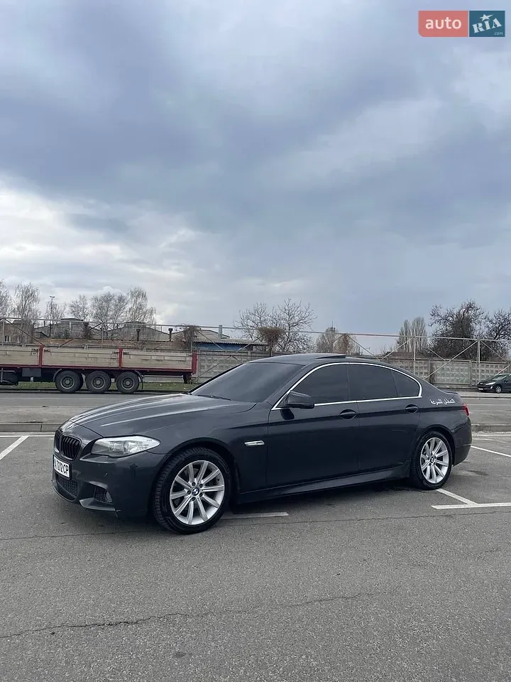 BMW 5 Series 2012 photo 2