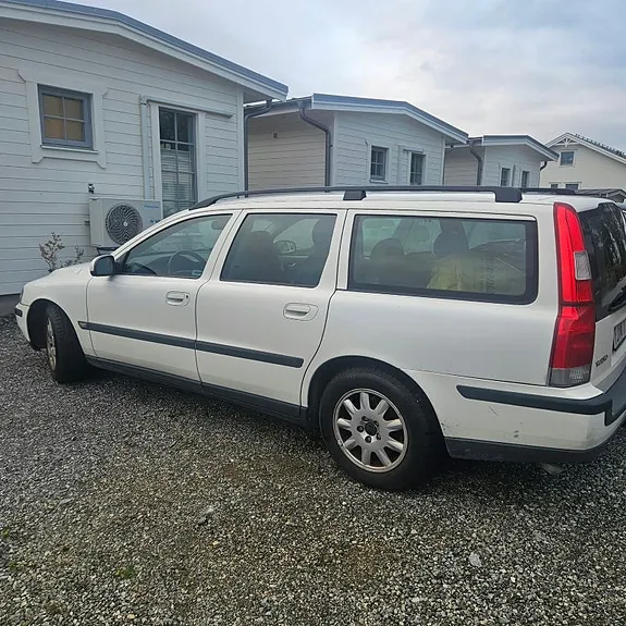 Volvo V70 2002 photo 2