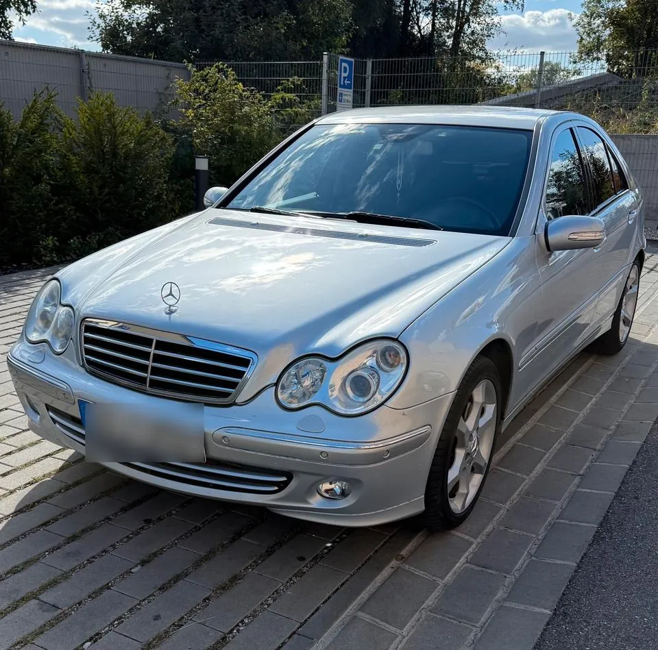 Mercedes-Benz C320