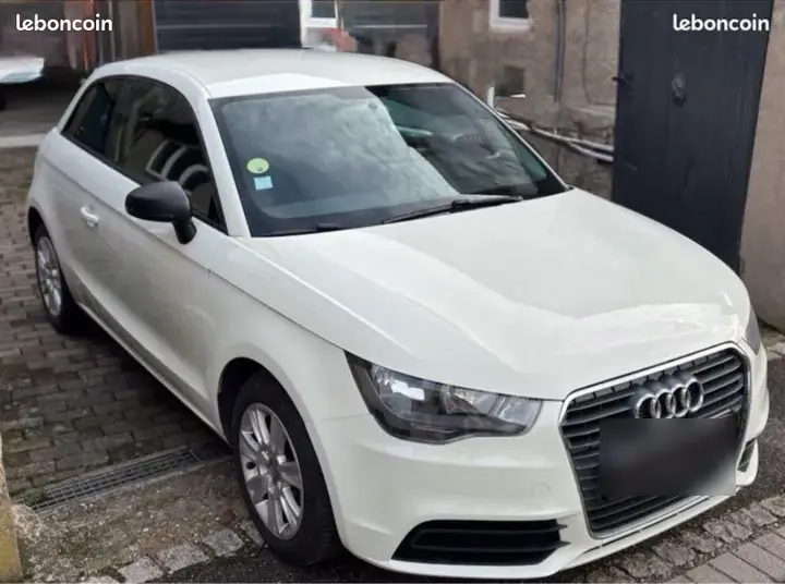 Audi A1 2010 photo 2