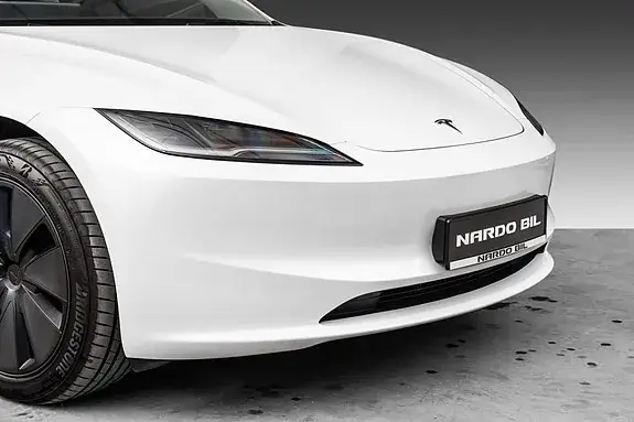 Tesla Model 3 2024 photo 2