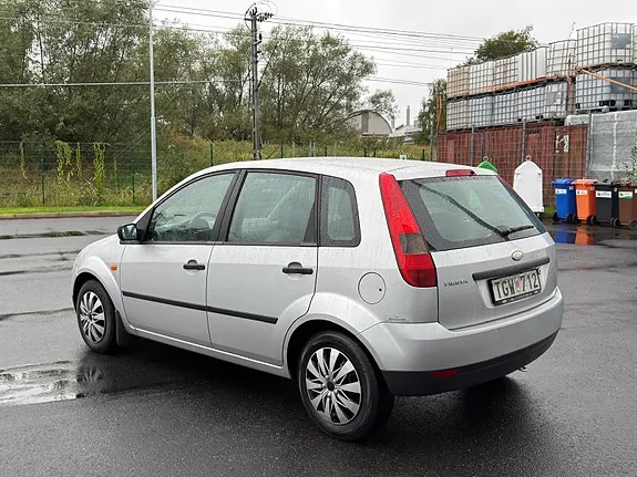 Ford Fiesta 2004 photo 4